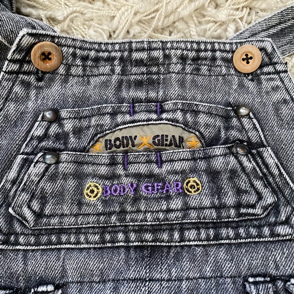 ADORABLE 90S KIDS ACID WASH DENIM OVERALLS WITH CARGO POCKETS - Picture 8 of 16